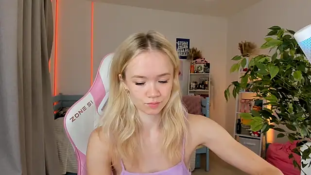 Snapshot of Lily_Young chatting on October 2025 04:22:02 AM Lily Young online show from October 2025 04:22:02 AM