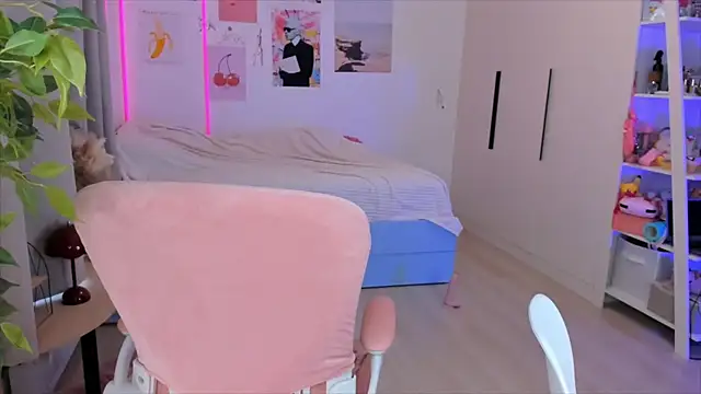 Lily Young online show from February 2026 06:19:02 AM