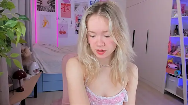 Lily Young online show from February 2026 04:42:01 AM