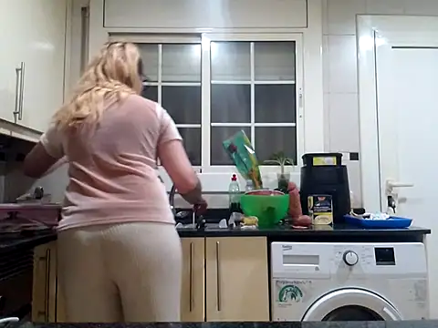 Snapshot of Dakota_Blonde08 chatting on November 2025 07:52:02 PM Dakota Blonde08 online show from November 2025 07:52:02 PM