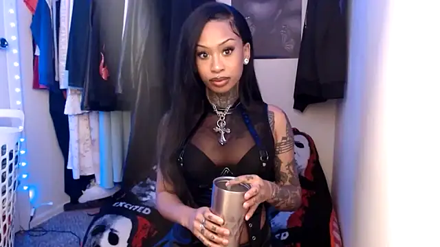 TrinityTeighlor online show from November 2025 09:53:01 AM