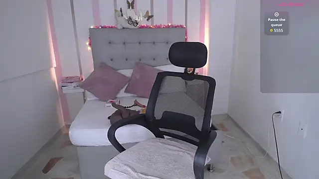 Mariana Rojas online show from December 2025 04:16:02 AM