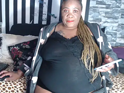 Snapshot of BigHotMatureXx chatting on October 2025 08:11:02 PM BigHotMatureXx online show from October 2025 08:11:02 PM