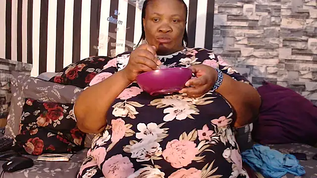 Snapshot of BigHotMatureXx chatting on September 2025 09:00:01 AM BigHotMatureXx online show from September 2025 09:00:01 AM