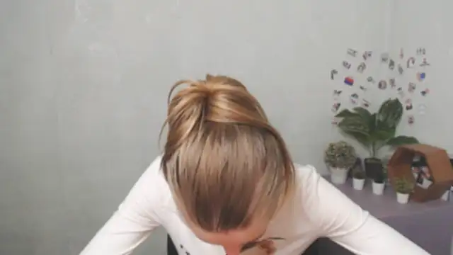 Snapshot of AliceFlirtt_ chatting on December 2025 12:55:01 PM AliceFlirtt online show from December 2025 12:55:01 PM