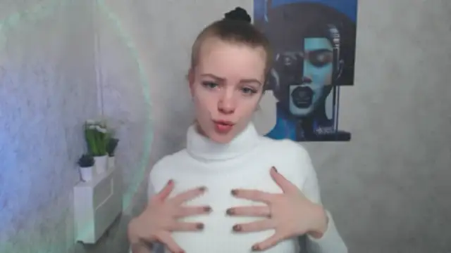 Snapshot of AliceFlirtt_ chatting on November 2025 11:03:01 AM AliceFlirtt online show from November 2025 11:03:01 AM