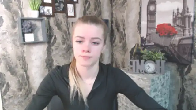 Snapshot of AliceFlirtt_ chatting on December 2025 09:52:01 AM AliceFlirtt online show from December 2025 09:52:01 AM