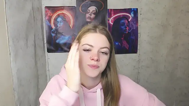 Snapshot of AliceFlirtt_ chatting on November 2025 09:04:02 AM AliceFlirtt online show from November 2025 09:04:02 AM