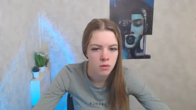 Snapshot of AliceFlirtt_ chatting on December 2025 08:47:02 AM AliceFlirtt online show from December 2025 08:47:02 AM