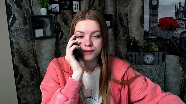 Snapshot of AliceFlirtt_ chatting on October 2025 07:38:01 AM AliceFlirtt online show from October 2025 07:38:01 AM