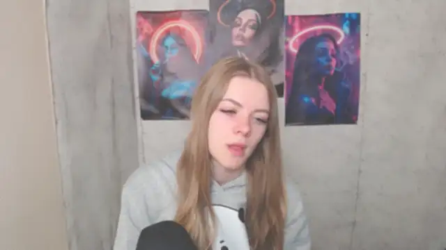 Snapshot of AliceFlirtt_ chatting on November 2025 09:20:02 AM AliceFlirtt online show from November 2025 09:20:02 AM