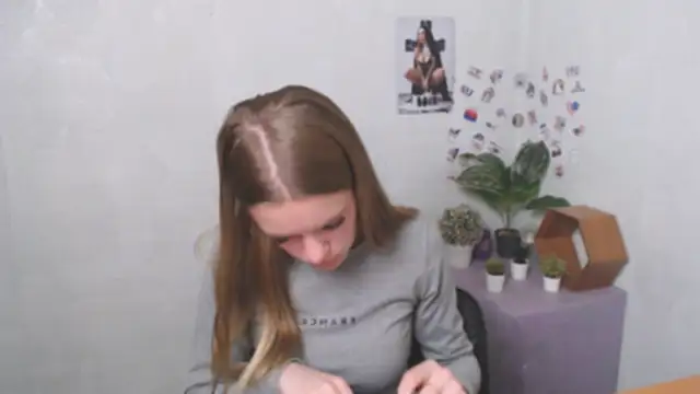 Snapshot of AliceFlirtt_ chatting on December 2025 12:07:02 PM AliceFlirtt online show from December 2025 12:07:02 PM