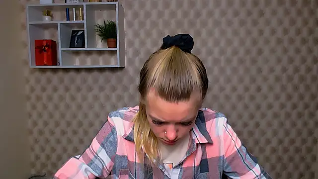 Snapshot of AliceFlirtt_ chatting on October 2025 08:46:02 AM AliceFlirtt online show from October 2025 08:46:02 AM