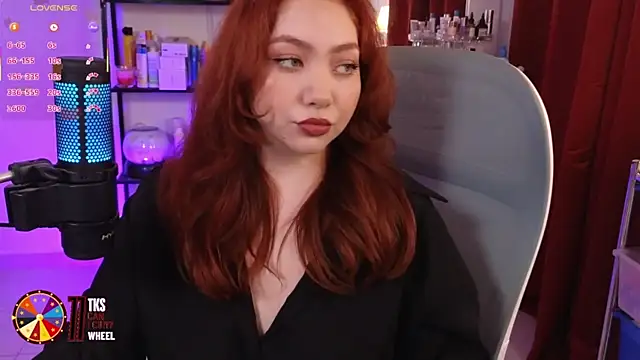 Snapshot of LilyVelvett chatting on September 2025 04:45:01 AM LilyVelvett online show from September 2025 04:45:01 AM