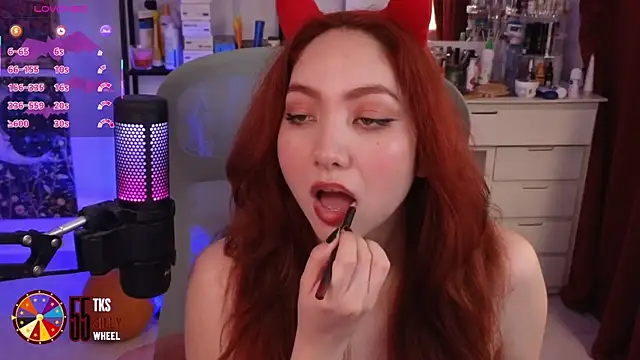 Snapshot of LilyVelvett chatting on October 2025 04:00:01 AM LilyVelvett online show from October 2025 04:00:01 AM