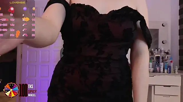 Snapshot of LilyVelvett chatting on November 2025 03:28:02 AM LilyVelvett online show from November 2025 03:28:02 AM