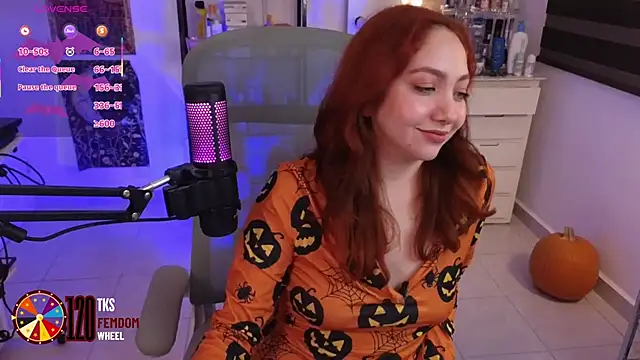 Snapshot of LilyVelvett chatting on October 2025 03:05:02 AM LilyVelvett online show from October 2025 03:05:02 AM