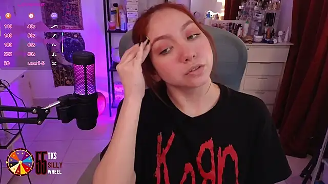 Snapshot of LilyVelvett chatting on October 2025 03:50:01 AM LilyVelvett online show from October 2025 03:50:01 AM