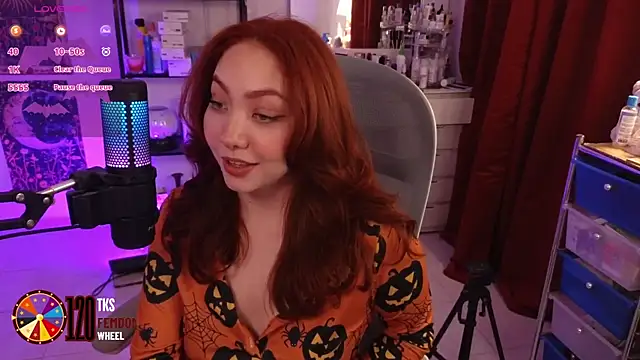 Snapshot of LilyVelvett chatting on October 2025 03:37:01 AM LilyVelvett online show from October 2025 03:37:01 AM