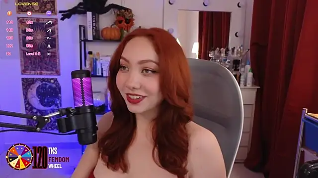 Snapshot of LilyVelvett chatting on October 2025 02:06:01 AM LilyVelvett online show from October 2025 02:06:01 AM