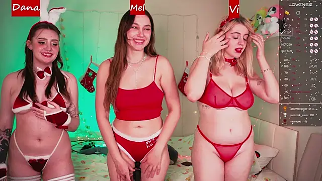 Snapshot of your_favoritegirls chatting on December 2024 08:32:01 PM your favoritegirls online show from December 2024 08:32:01 PM