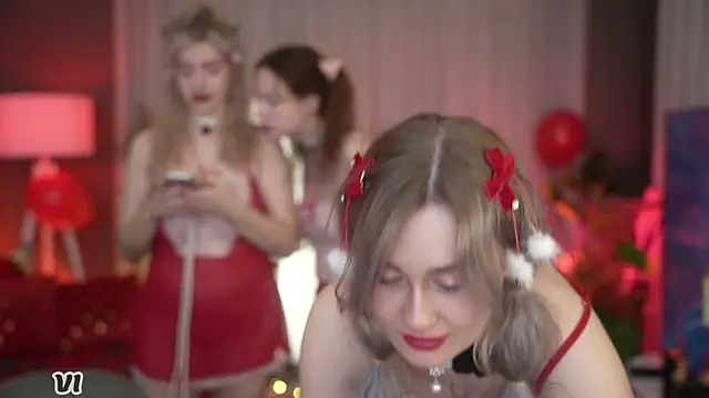 your favoritegirls online show from December 2025 01:52:02 AM