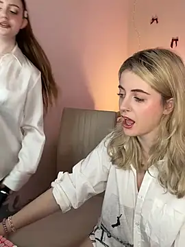 Snapshot of your_favoritegirls chatting on February 2025 04:33:01 PM your favoritegirls online show from February 2025 04:33:01 PM
