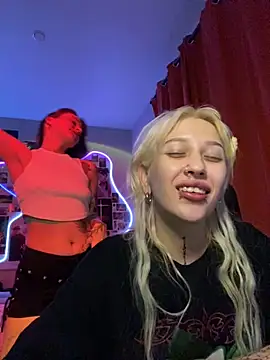 Dooubletroublee online show from November 2025 11:49:02 PM