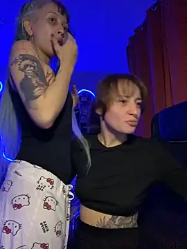 Dooubletroublee online show from November 2025 10:24:01 PM