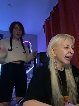 Dooubletroublee online show from November 2025 11:38:02 PM