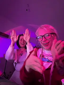 Dooubletroublee online show from May 2026 11:52:02 PM