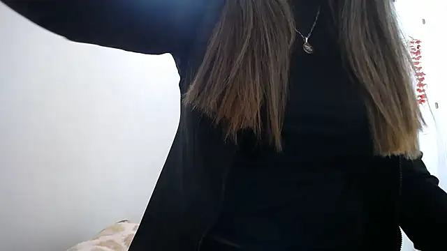 Luna girlhot  online show from April 2026 06:23:01 PM