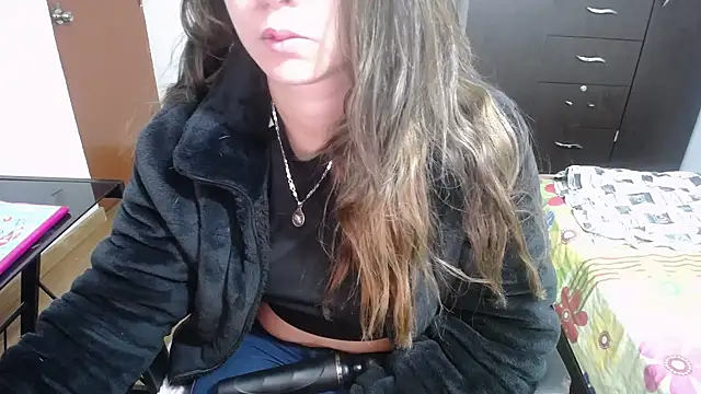 Snapshot of Luna_girlhot_ chatting on March 2025 04:02:02 AM Luna girlhot online show from March 2025 04:02:02 AM