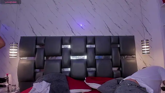 PittAndLunaa online show from March 2026 12:35:02 PM