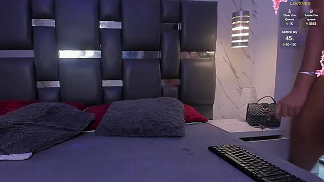 PittAndLunaa online show from March 2026 12:26:01 PM