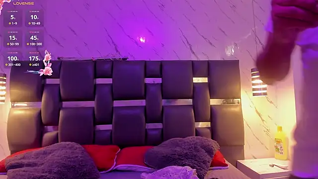 PittAndLunaa online show from March 2026 12:31:02 PM