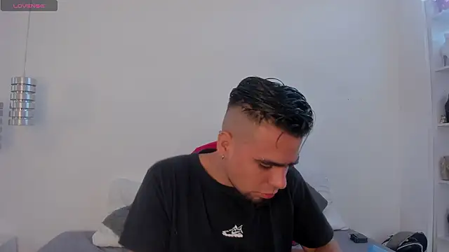 PittAndLunaa online show from January 2026 01:26:02 PM