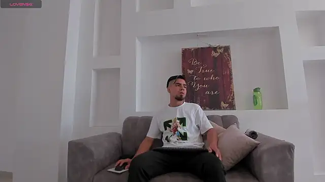 PittAndLunaa online show from March 2026 12:27:02 PM