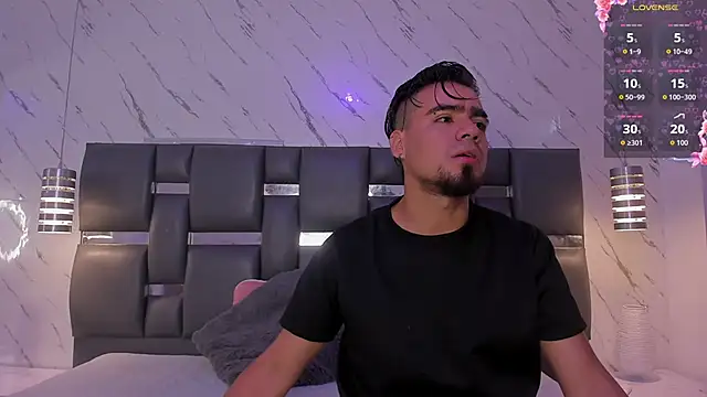 PittAndLunaa online show from April 2026 12:22:01 PM