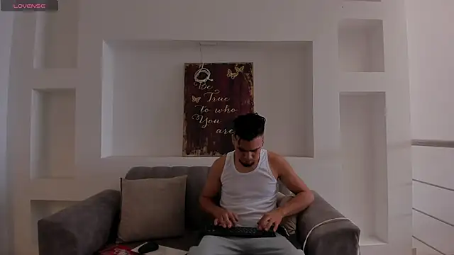 PittAndLunaa online show from March 2026 12:41:02 PM