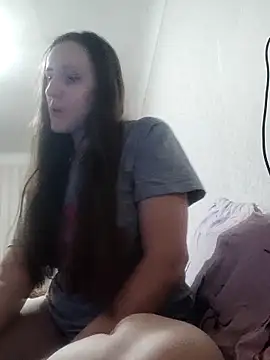 emeli moon online show from December 2025 06:34:02 PM