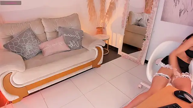 Misslinda  online show from November 2025 08:18:02 PM