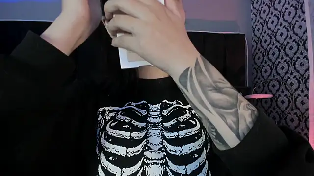 Adeelinee online show from March 2026 07:38:01 PM