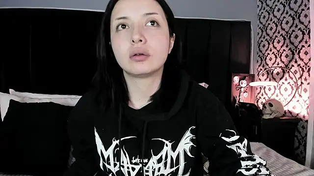 Adeelinee online show from April 2026 08:05:02 PM