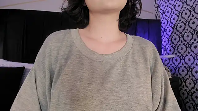 Adeelinee online show from December 2025 07:38:01 PM