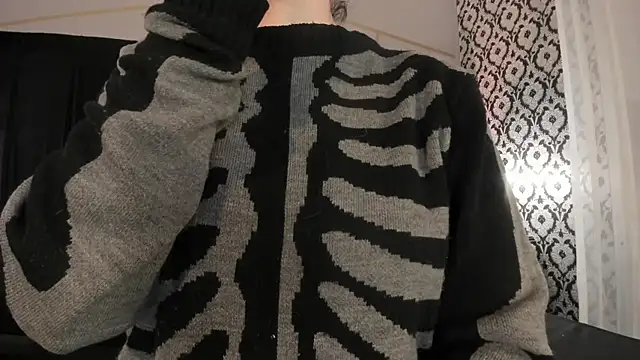 Adeelinee online show from December 2025 08:01:02 PM