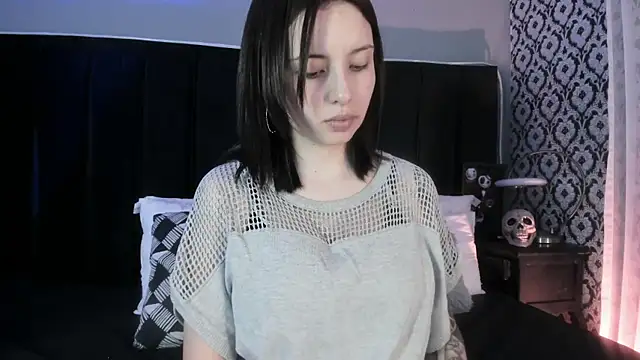 Adeelinee online show from March 2026 08:07:01 PM