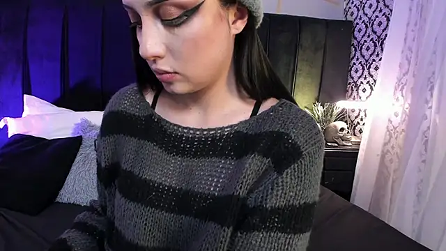 Adeelinee online show from November 2025 07:52:02 PM