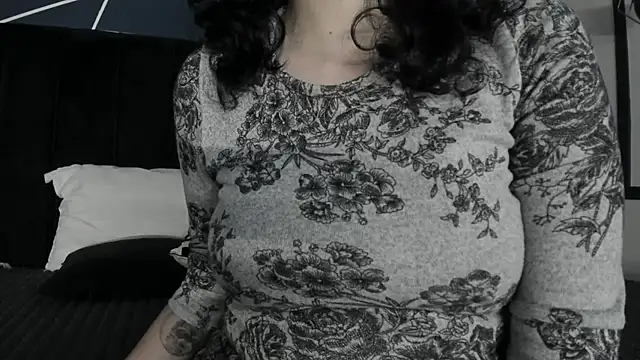 Adeelinee online show from March 2025 07:43:02 PM