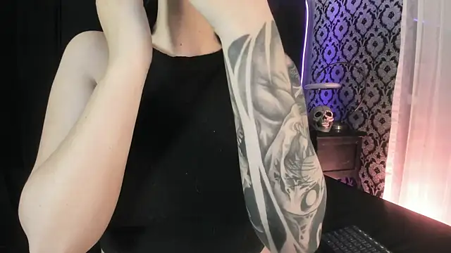 Snapshot of Adeelinee chatting on February 2026 08:15:02 PM Adeelinee online show from February 2026 08:15:02 PM